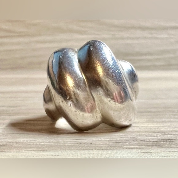 Vintage Heavy Handmade Designer Sterling Silver Modernist Scalloped Ring, Size 5 - Picture 3 of 11